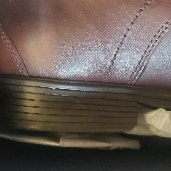 Clark's Griswalds brandy new size 10.5 3E BNIB guaranteed to last 5 years. - Picture 3 of 14